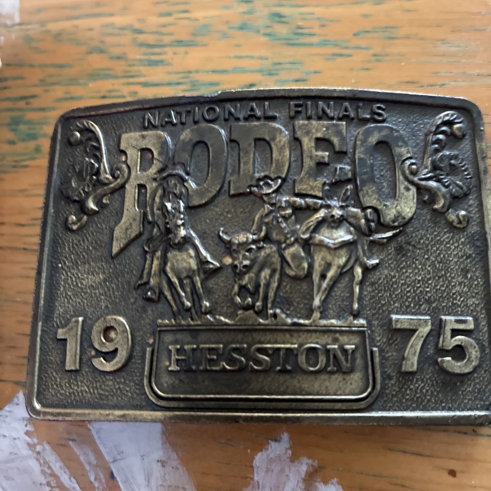 1975 VINTAGE NFR RODEO BRASS BELT BUCKLE Hesston COWBOY WESTERN - Picture 7 of 7